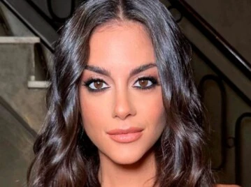 El beauty look de Emily Lucius para su boda: maquillaje natural y ondas clásicas