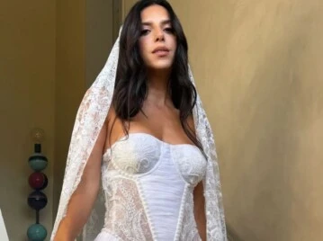 El vestido de novia de Paloma Goycochea: sensual, moderno y con transparencias bordadas
