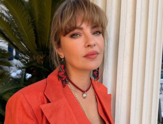 Dolores Fonzi impone estilo con el traje relajado que será furor en otoño