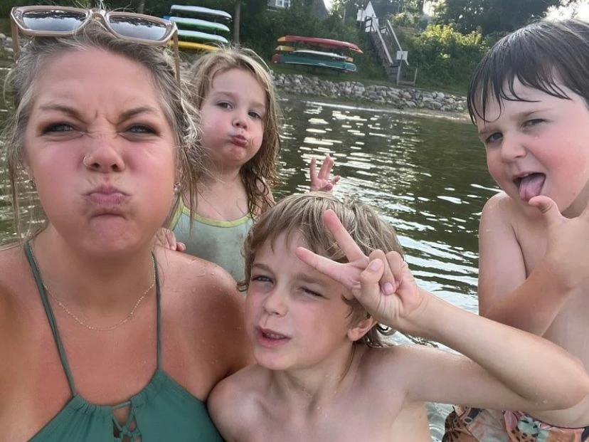 Quién era Jessi Pierce, la periodista que falleció con sus tres hijos en un incendio