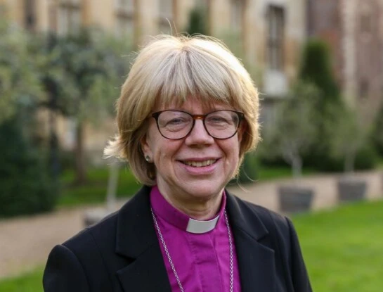 Quién es Sarah Mullally, la primera mujer Arzobispa de la Iglesia Anglicana