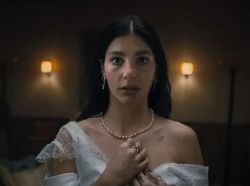 Qué ver en Netflix: la serie de suspenso con Camila Morrone que es furor