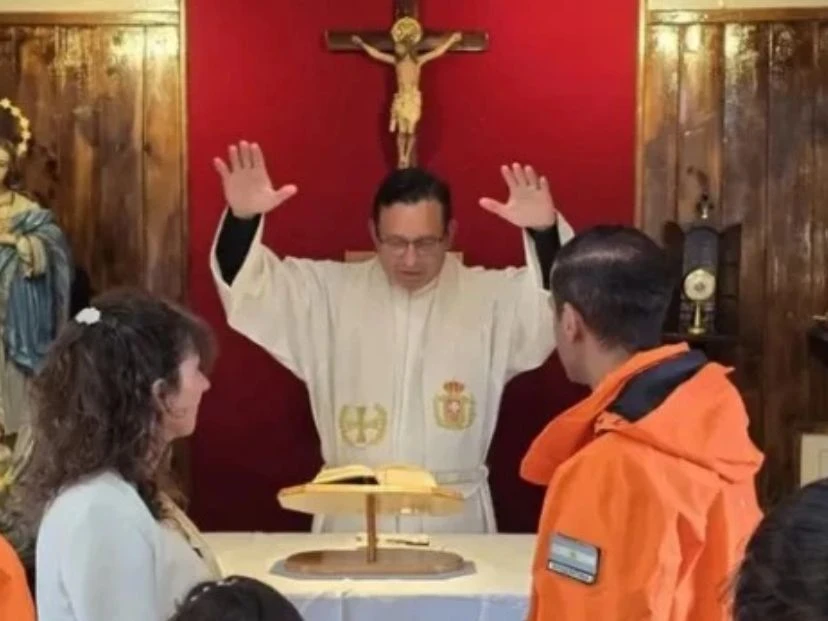 Boda en la Antártida: un militar y una bióloga sellaron su amor tras 12 años de relación