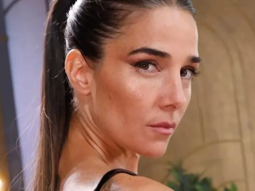 El look otoñal de Juana Viale: con terciopelo y tonos marrones