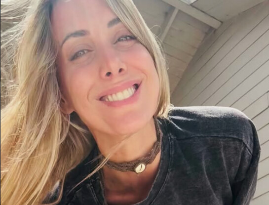 El truco de beauty que usó Anita Espasandin para cambiar su peinado en minutos en BAFWEEK