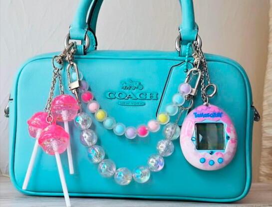 Alerta tendencia: el regreso del Tamagotchi, el accesorio inesperado que conquista el street style