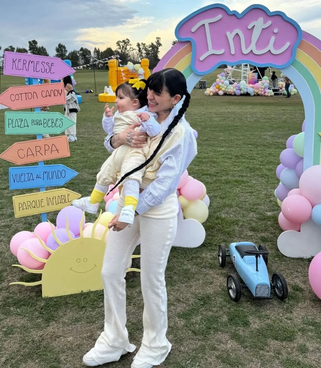 Cazzu junto a Inti. Fotos: IG. 