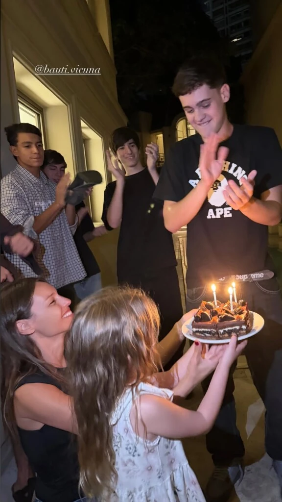 Bautista junto a Pampita y Ana Moritán.