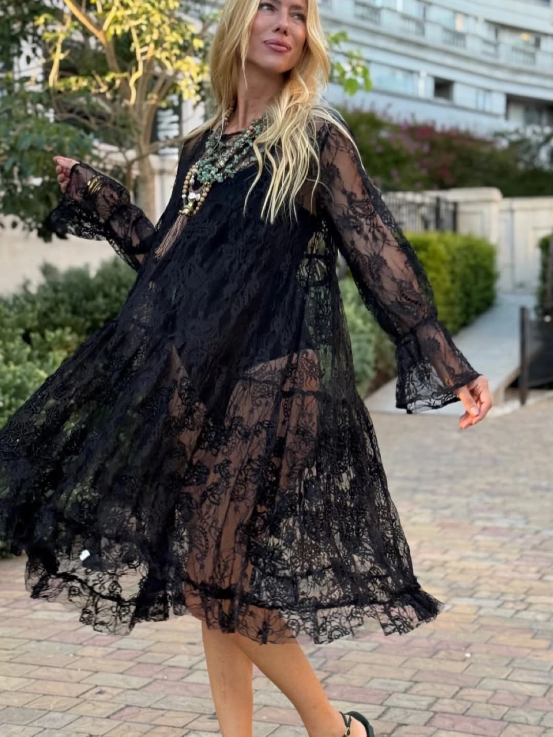 Nicole Neumann adelanta los looks de entretiempo con el estilo boho chic como protagonista