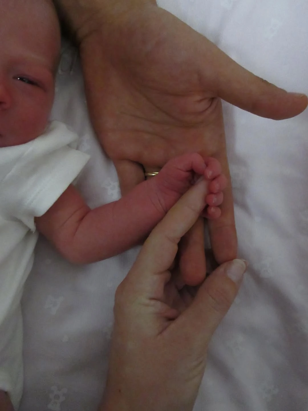 Paulo Dybala posteó la primera foto de su hija, Gia