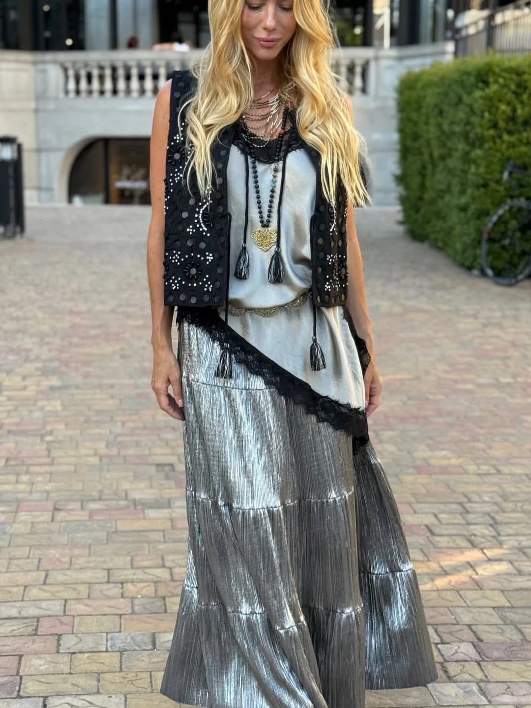 Nicole Neumann adelanta los looks de entretiempo con el estilo boho chic como protagonista