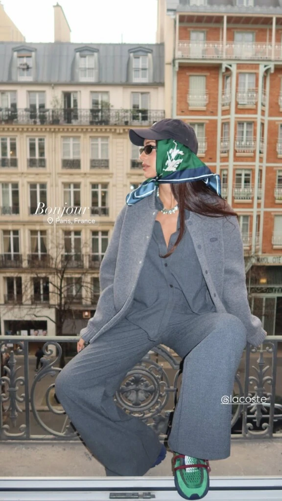 Zaira mantuvo la apuesta por prendas monocromáticas, esta vez con una paleta en tonos grises y pequeños toques de color que aportaron contraste.