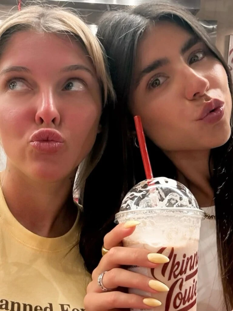 El viaje de Sofía Gonet y Cami Mayan. Foto: IG