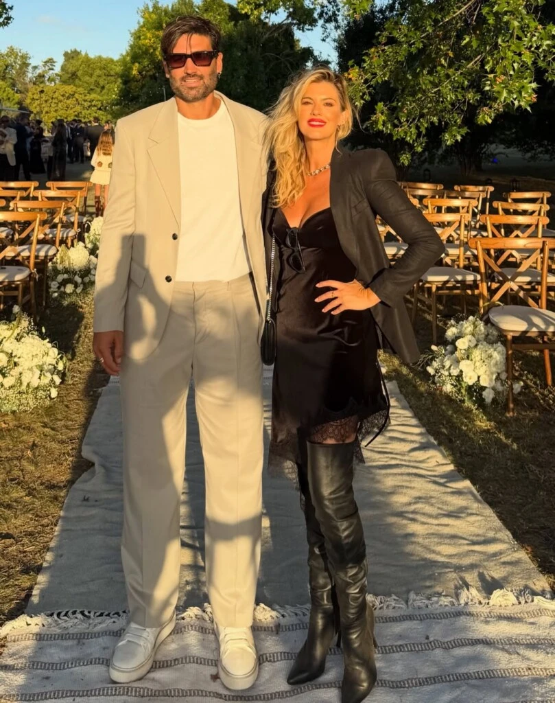 La actriz llevó un look total black. Fotos: IG. 