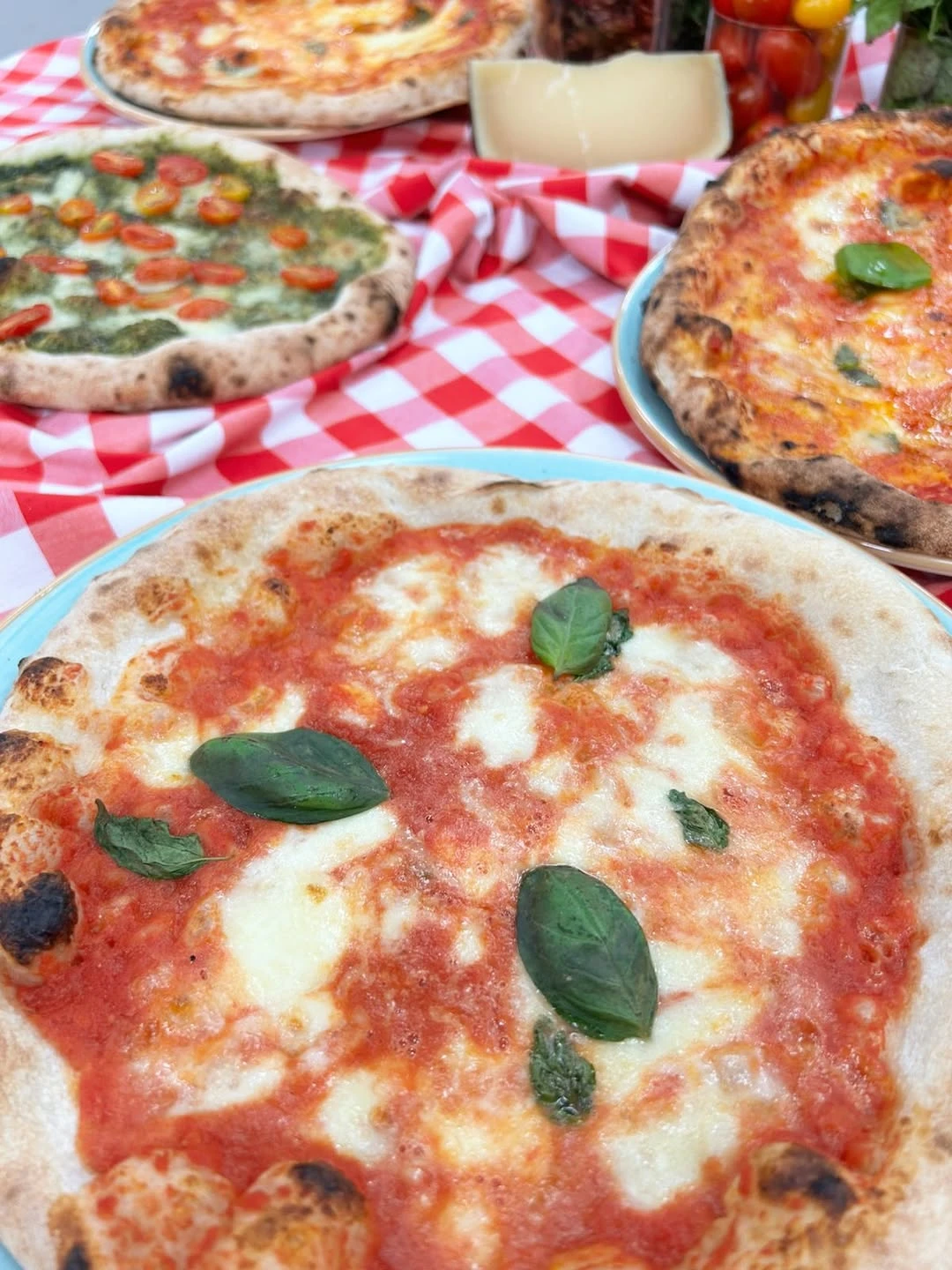 Pizza napolitana, pizza frita y dulce