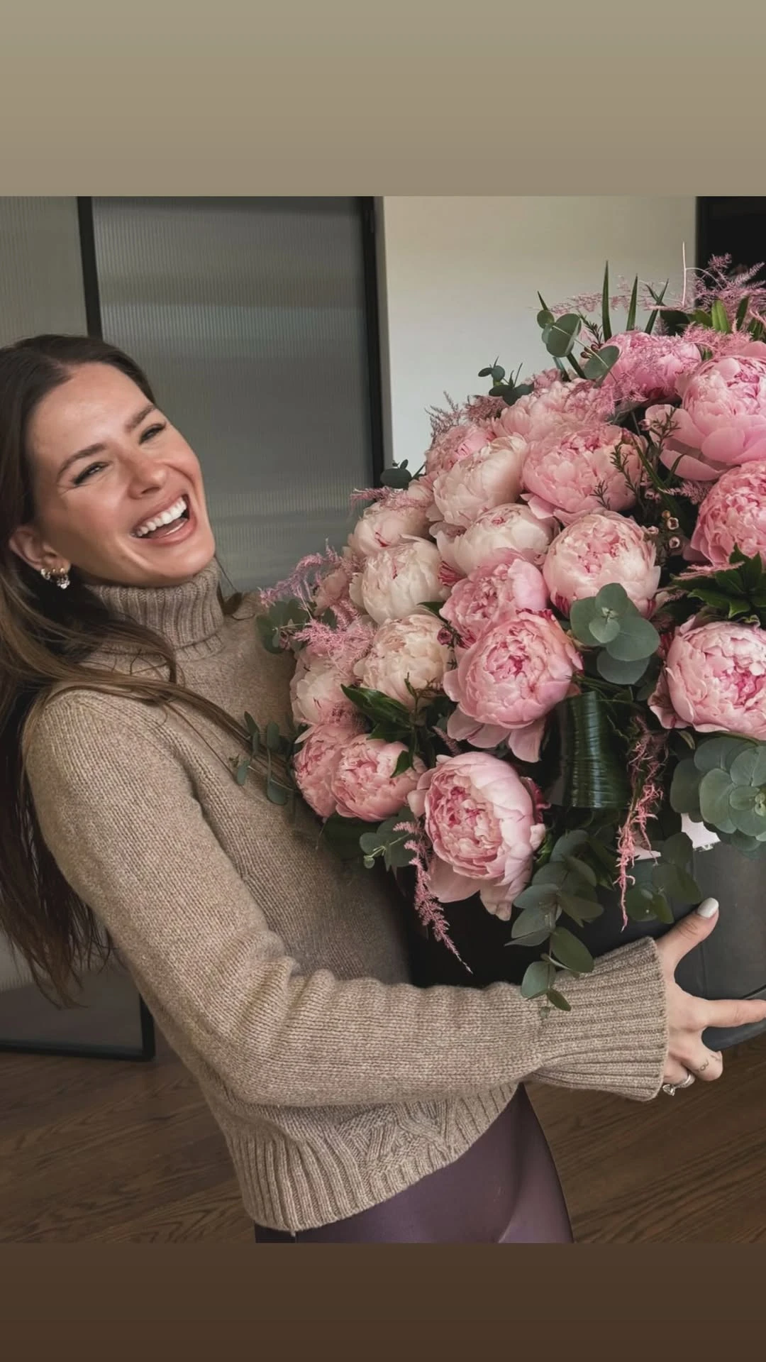 El romántico regalo de Mauro Icardi a China Suárez por el Día de la Mujer: un enorme ramo de peonías rosadas