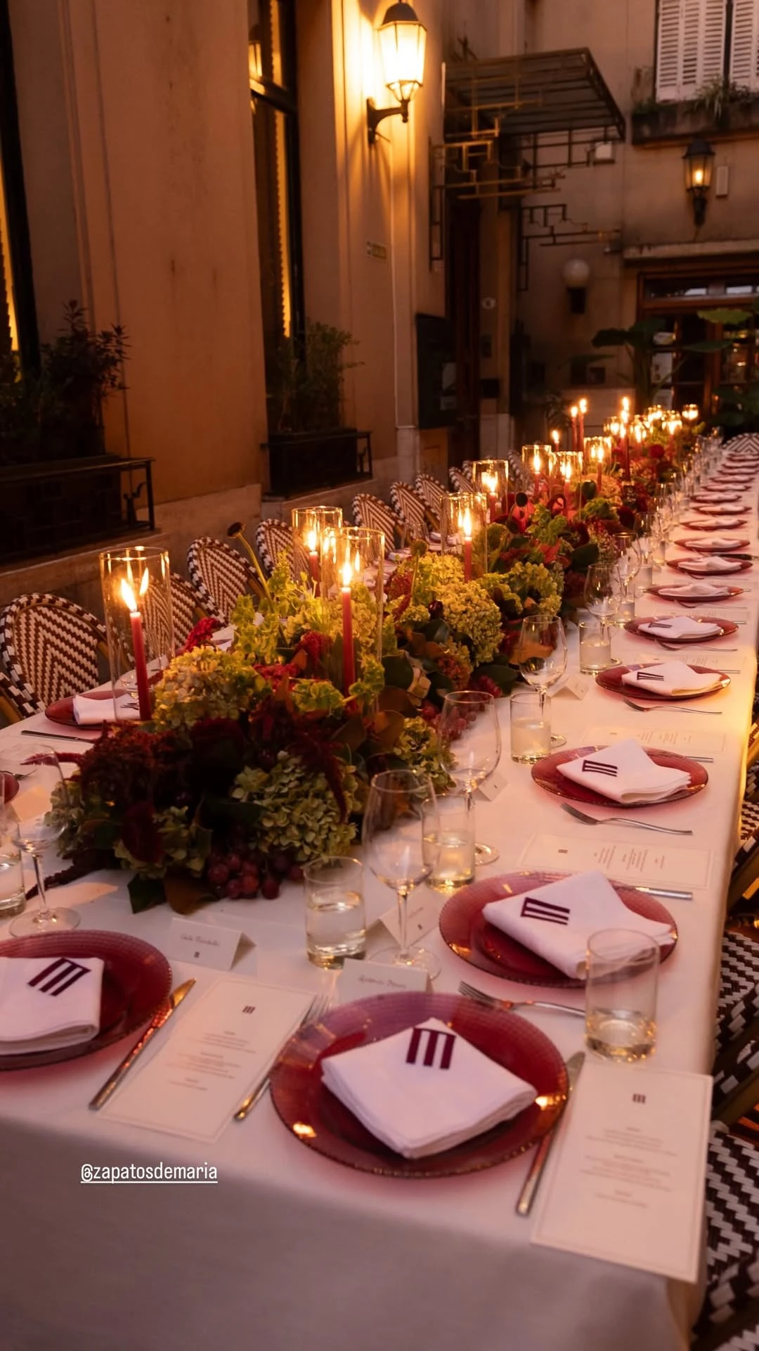 El look casual de Juliana Awada: cuero, denim y básicos atemporales