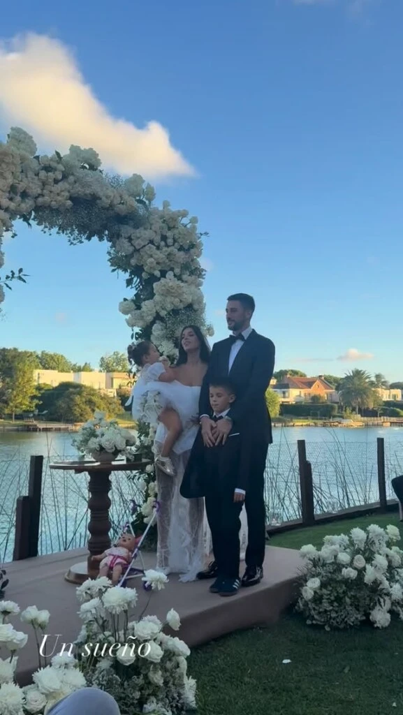 Estuvieron presentes los hijos de la pareja, Valentin y Clarita.