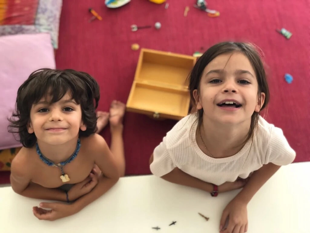 Las imágenes despertaron rápidamente la emoción de los seguidores de la actriz, que llenaron la publicación de comentarios y felicitaciones.