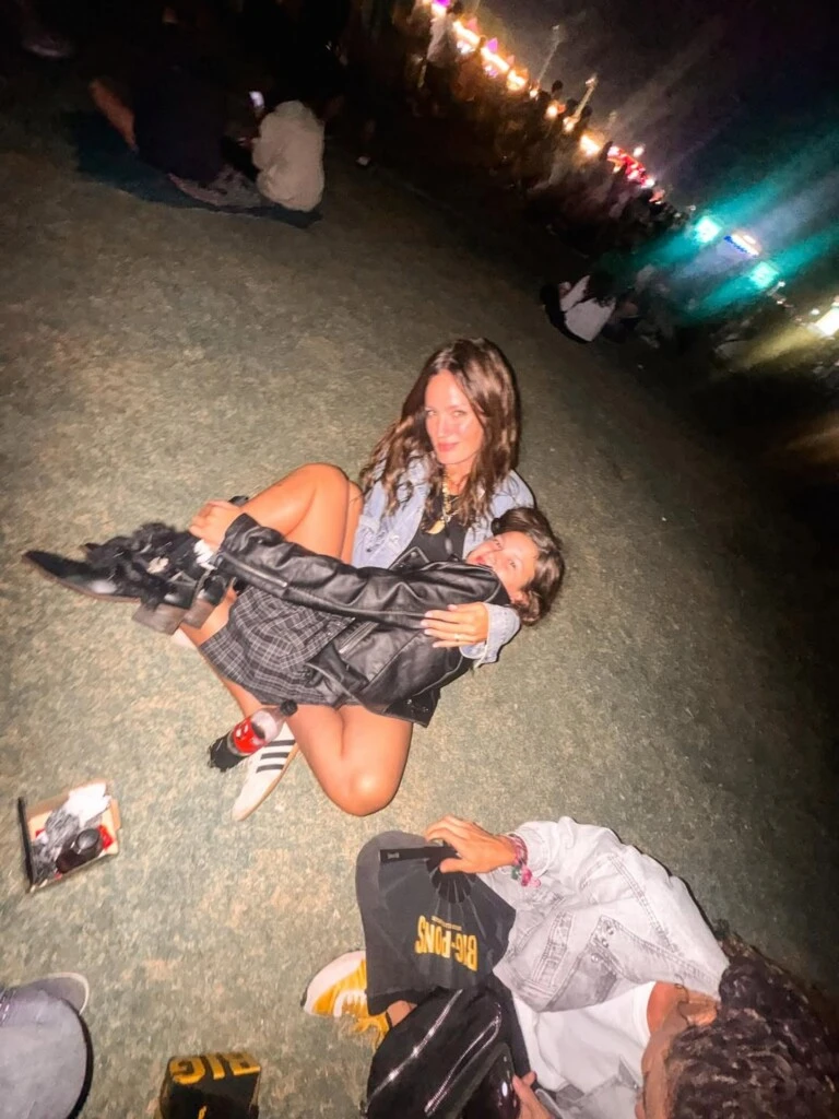 Madre e hija optaron por un estilo rockero. Fotos: IG.