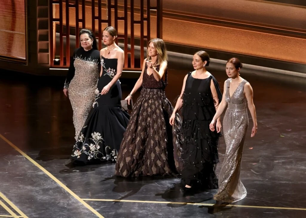 El escenario se llenó de risas con el reencuentro del elenco de Bridesmaids, 