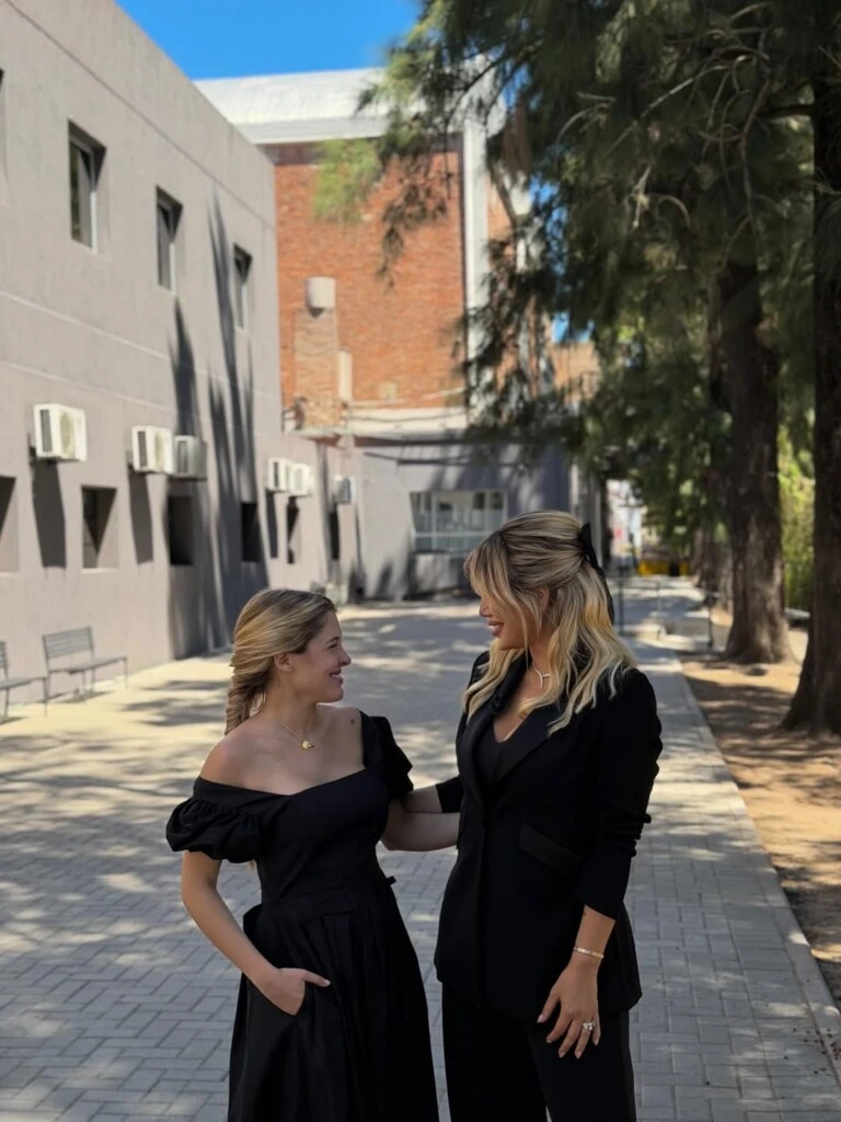 Wanda junto a Sofía Gonet.