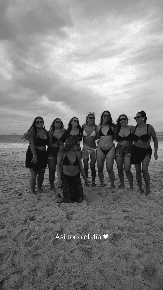 Cande junto a sus amigas en las playas de Brasil. Fotos: IG. 