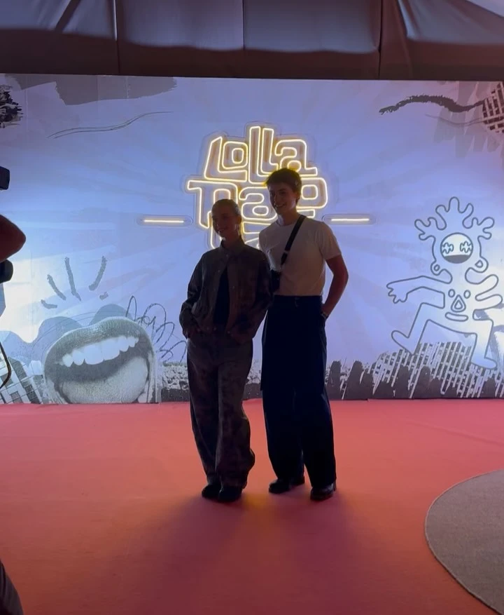 Benicio y Taina Gravier posando en el Lollapalooza. Fotos: IG.