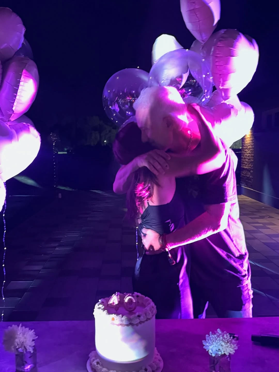 Flor y Andy Kusnetzoff celebrando en su fiesta. Fotos: IG. 