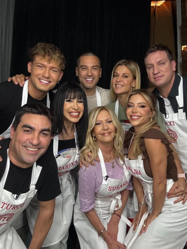 López posó con sus compañeros de reality.