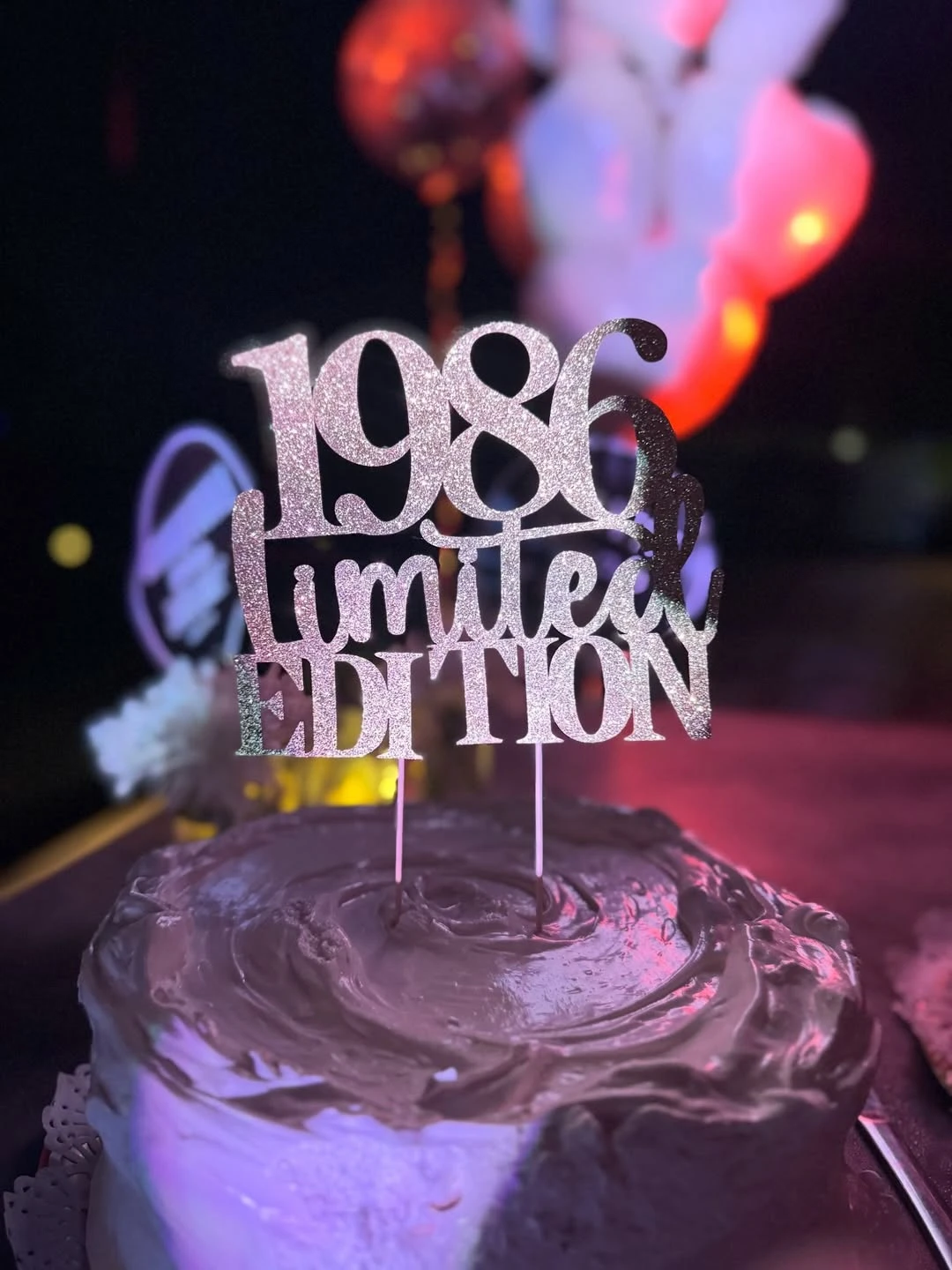 La decoración tuvo tonalidades rosa y con brillos. Fotos: IG. 