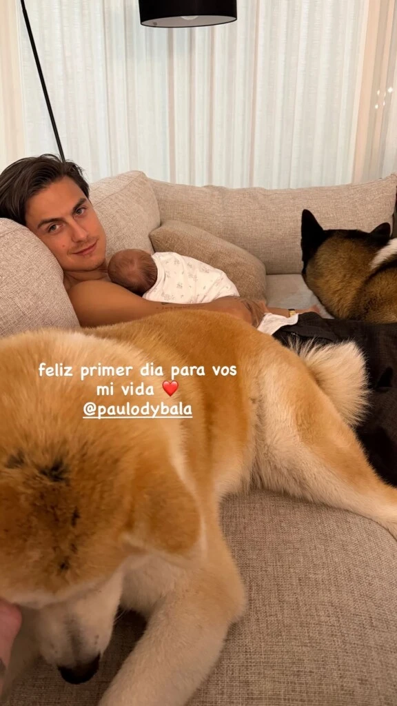 Para homenajear a Dybala, Oriana eligió una foto inédita que resume el clima familiar que atraviesan. 