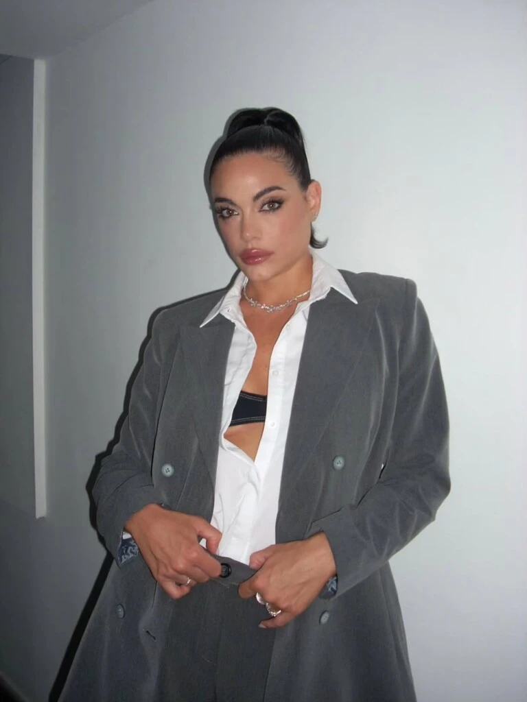 El look de Emilia Attias. Foto: IG