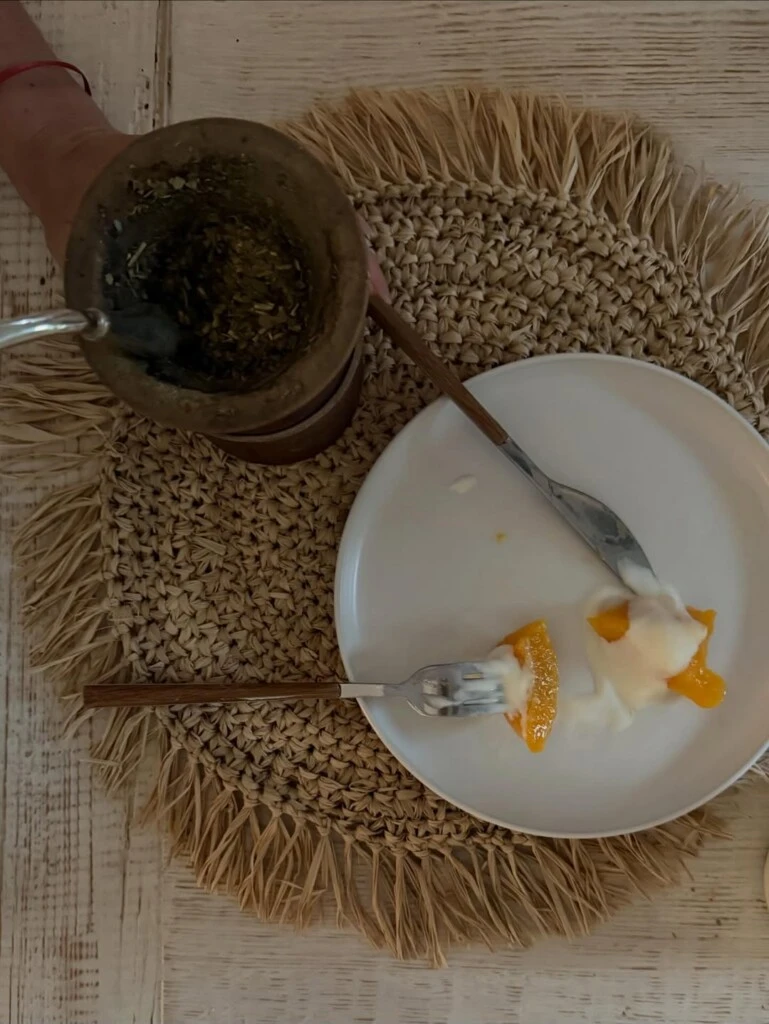 Además de las postales familiares, Zaira mostró parte de su rutina durante las vacaciones, incluyendo algunos de los platos que disfrutó.