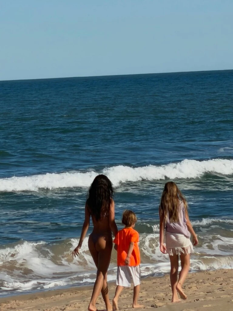 "Mi semana ⛵️🦞🪿", escribió en los posteos, sintetizando el espíritu relajado de estos días.