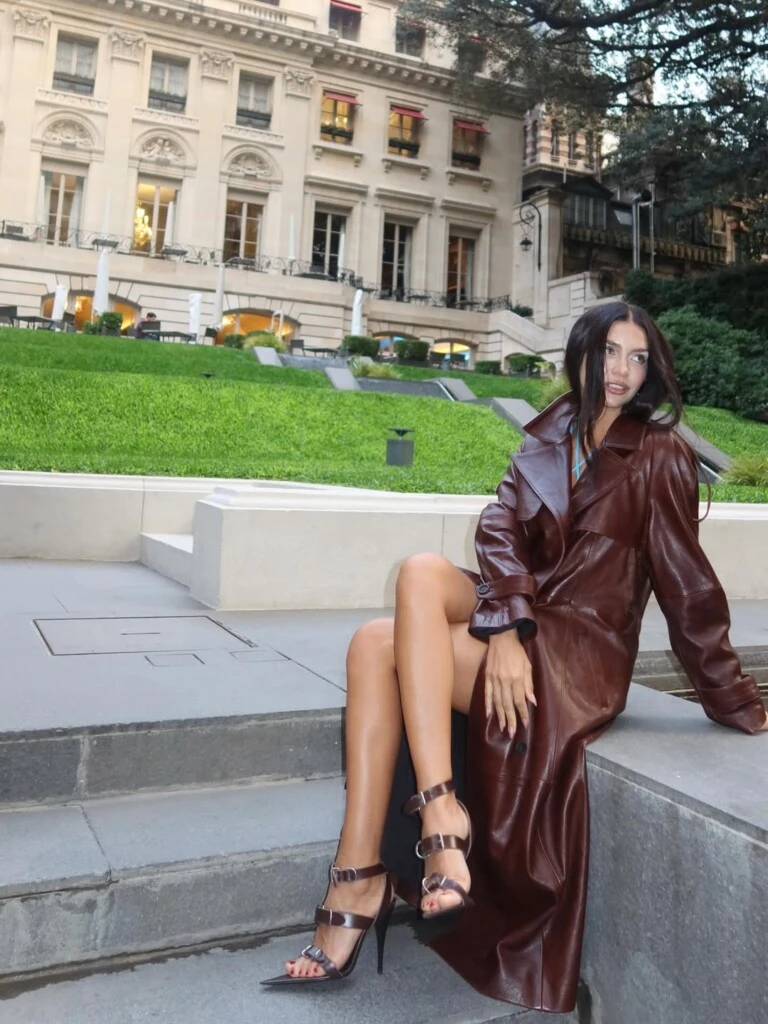 Atemporal, versátil y sofisticado, este tipo de abrigo se adapta a diferentes contextos y demuestra que es posible armar un estilismo canchero sin resignar funcionalidad.