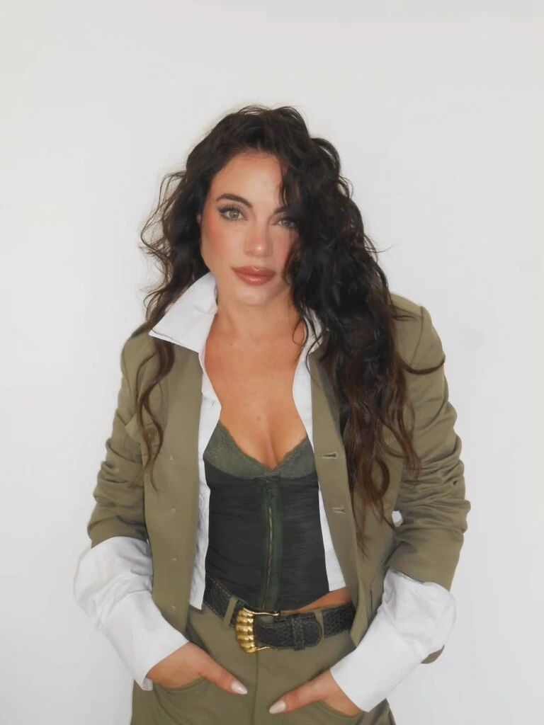 El look de Emilia Attias. Foto: IG