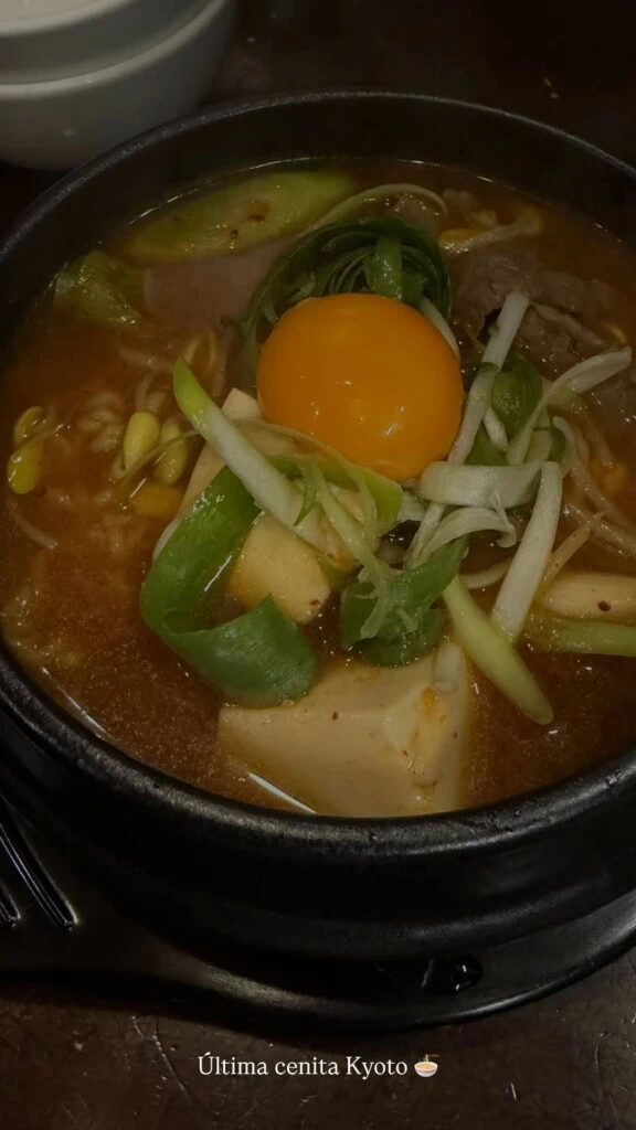 Más allá de los recorridos, la gastronomía ocupó un lugar central en su experiencia.