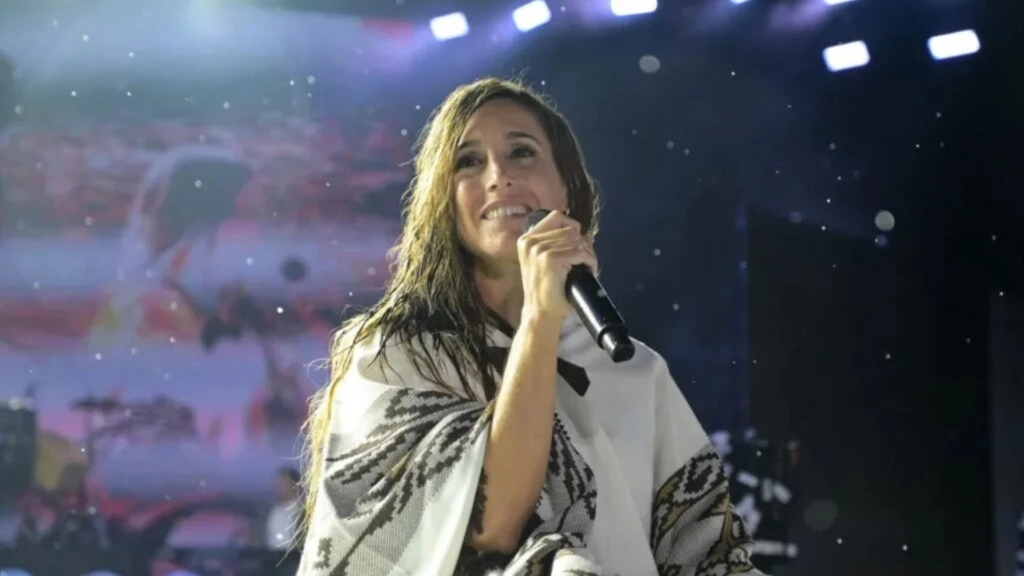 La artista recordó su reciente presentación en el Festival Nacional de Folklore de Cosquín, donde celebró sus tres décadas de carrera con un show que quedó marcado por la lluvia.