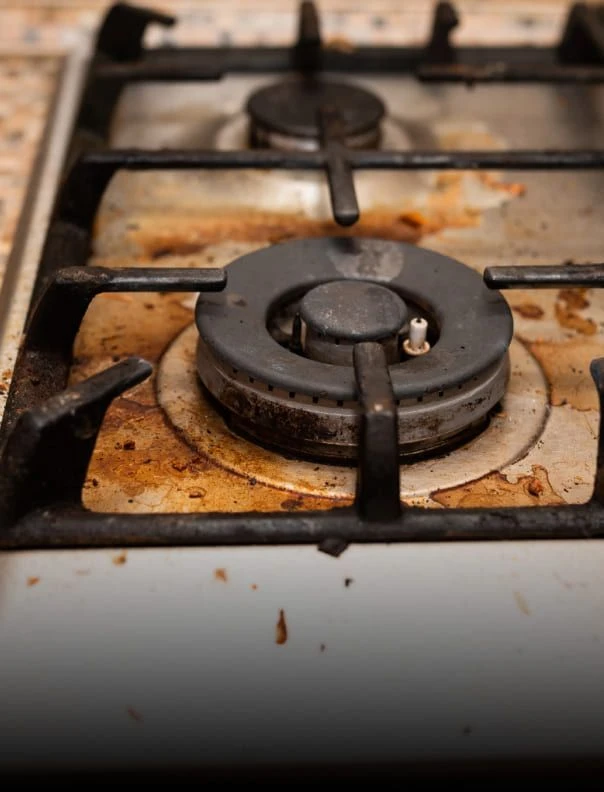 Cómo limpiar la superficie del horno y las hornallas de manera fácil (y que queden impecables)