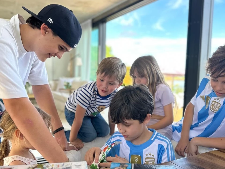 Bautista junto a sus hermanos: Magnolia, Amancio, Beltrán y Benicio.