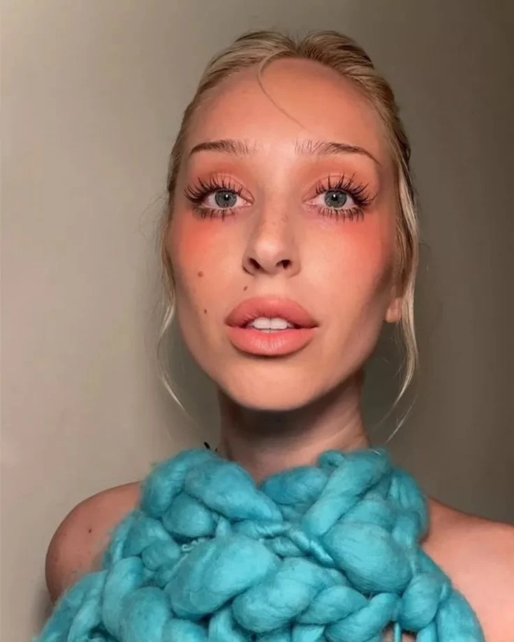 Under eye blush: la tendencia de maquillaje con rubor protagonista que suma un toque festivalero