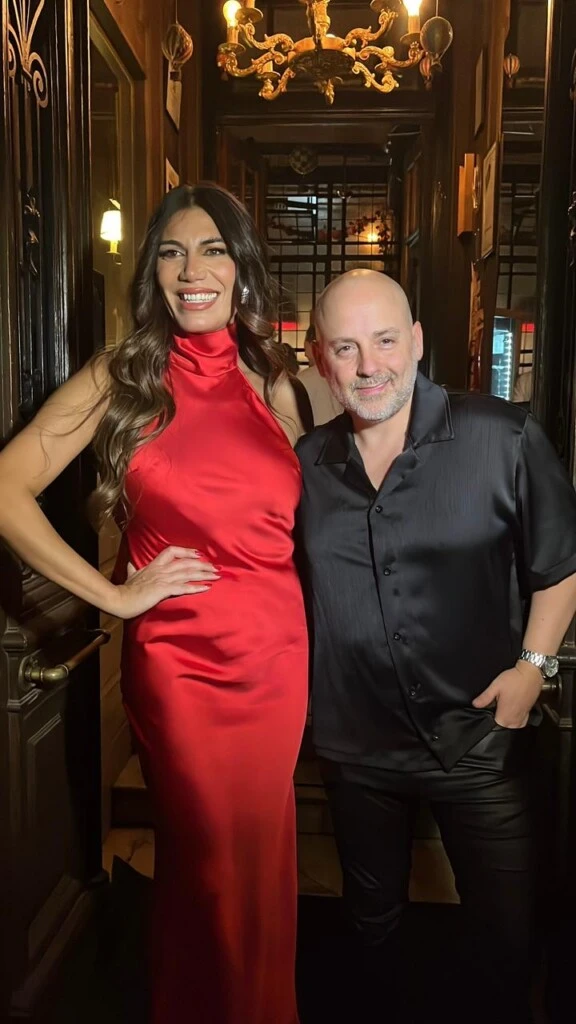 Flor de la V junto a José María Muscari.