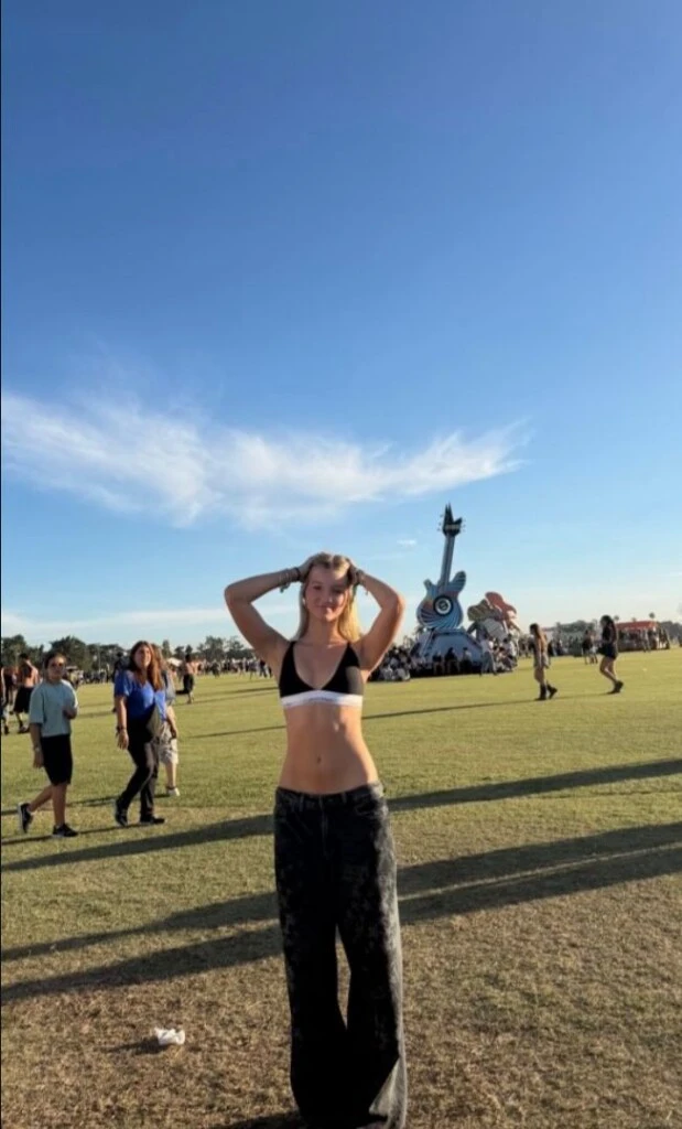 El contraste entre una parte superior mínima y una inferior amplia es una fórmula muy utilizada en estilismo. 