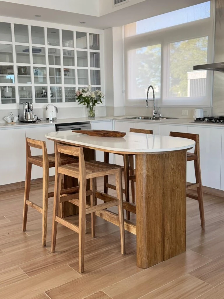 El rol de Rocío se centró en seleccionar estilos de muebles prioritarios, mientras que el resto de la ambientación quedó en manos del estudio.