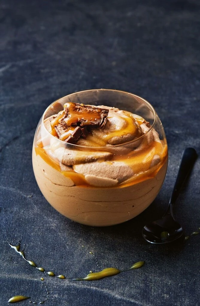 Postre rápido de dulce de leche y crema: una receta sin horno irresistible