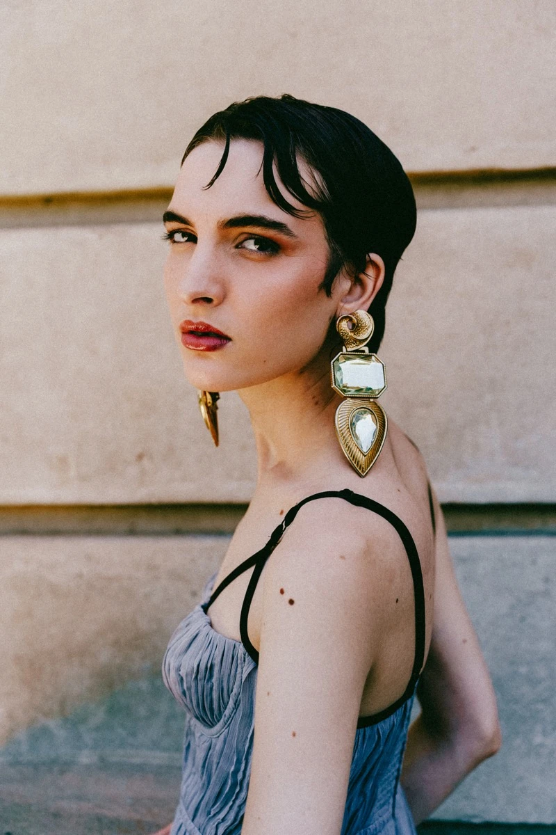 Vintage en clave actual: por qué las prendas eternas vuelven a marcar tendencia