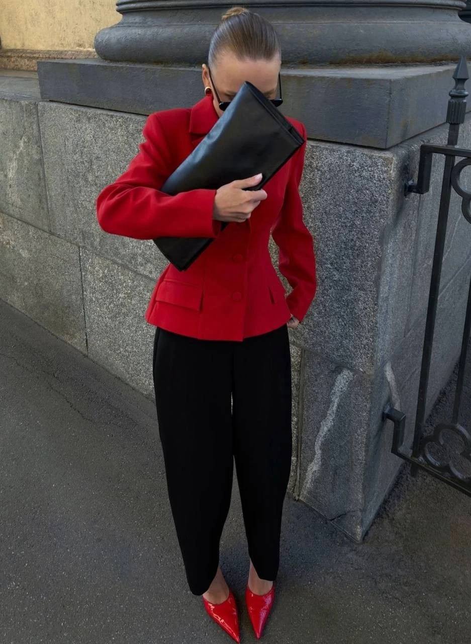 Rojo y negro, la combinación del invierno.