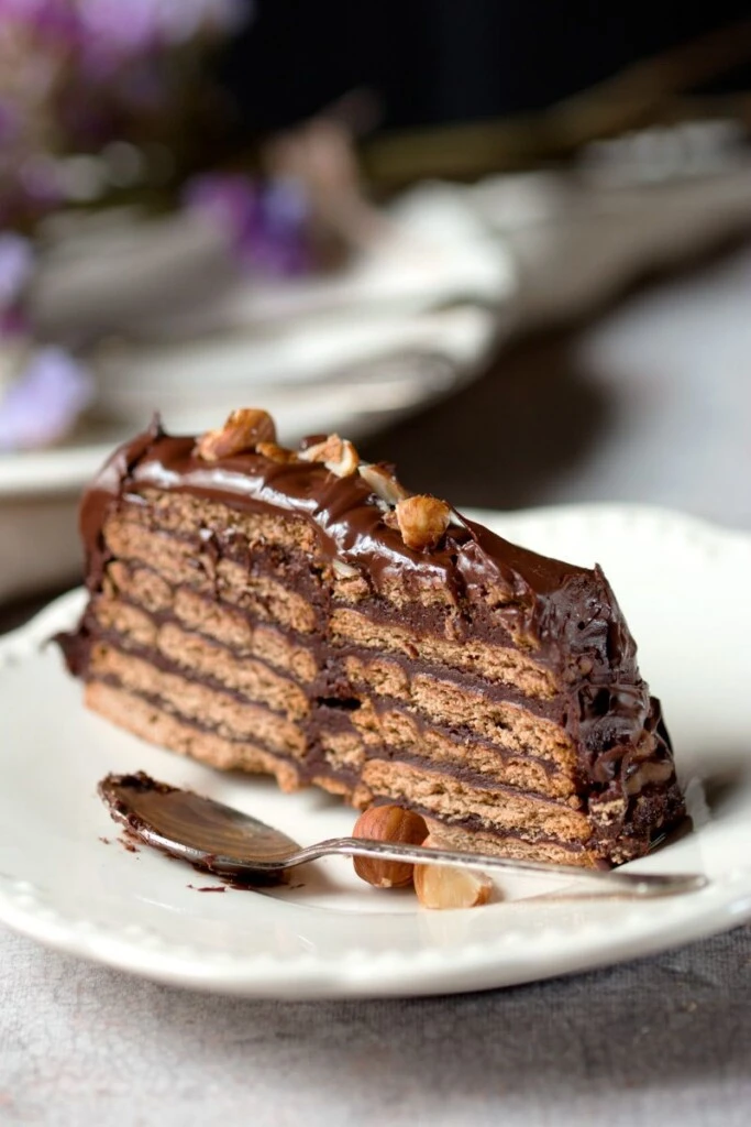 Torta fría de chocolate y galletitas: una receta fácil, deliciosa y sin horno

