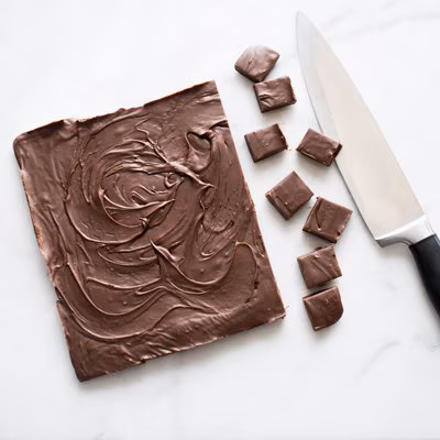 Fudge de chocolate con leche condensada: una receta fácil, con pocos ingredientes y sin horno